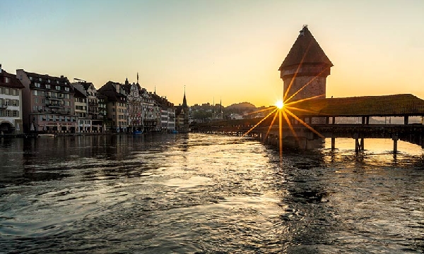 Suiza: Becas para Maestría en Administración y Negocios  IMD College