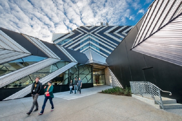 Australia: Becas para Pregrado y Postgrado en Varios Temas  Monash University 