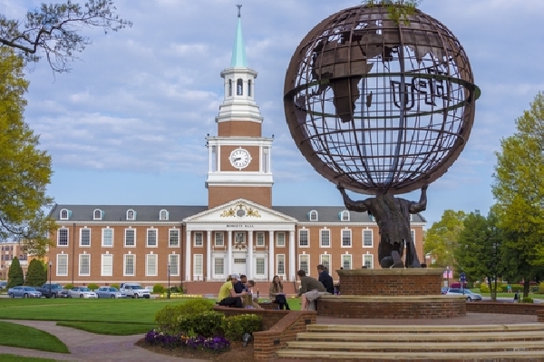 Estados Unidos: Becas para Pregrado en Varios Temas High Point University