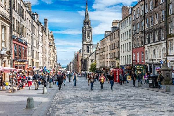 Reino Unido: Becas para Maestría en Varios Temas University of Edinburgh