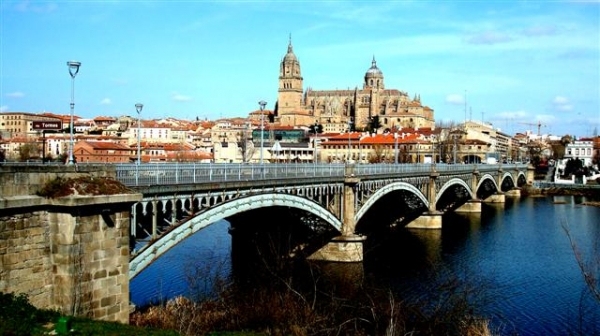 España: Becas para Pregrado y Postgrado en Varios Temas Universidad de Salamanca / Banco Santander 