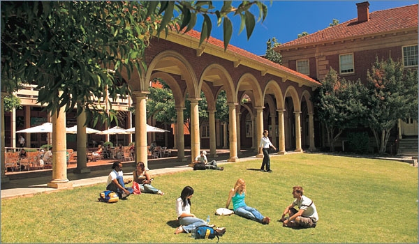 Australia: Becas para Pregrado en Varios Temas University of Adelaide