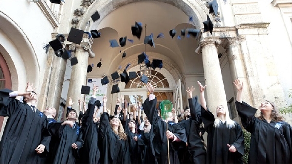 Alemania: Becas para Maestría en Diversos Temas Universidad Macromedia 